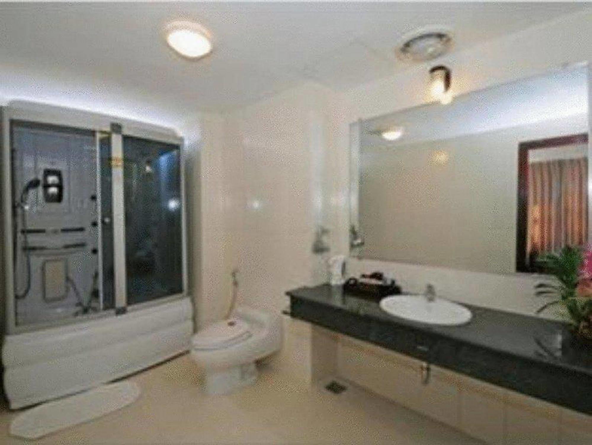 Lam Bao Long Hotel Hué Extérieur photo